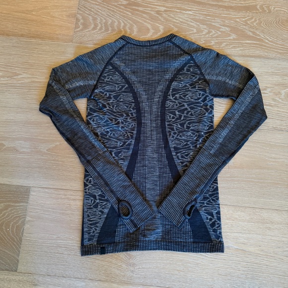 Lululemon rest less pullover Long Sleeve Top heathered edition - Picture 6 of 11